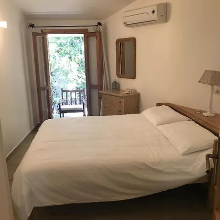 Porto Istana Beach House Όλμπια