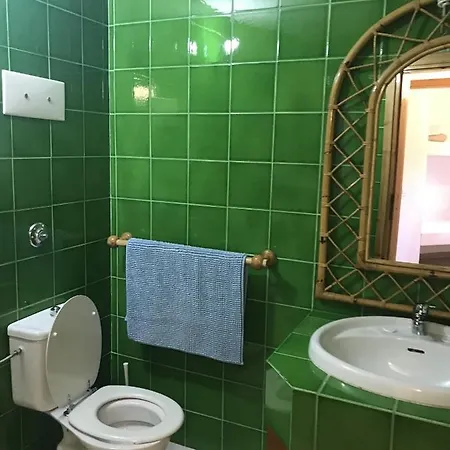 Porto Istana Beach House بيت للعطل *
