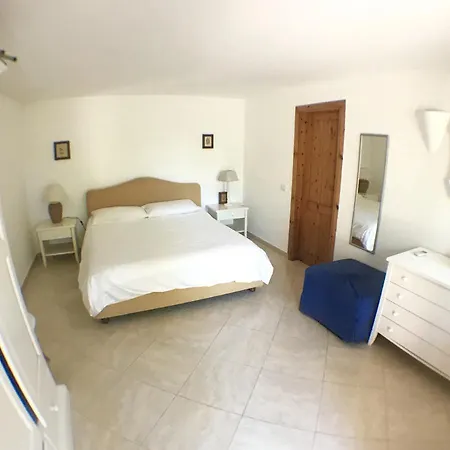 Porto Istana Beach House *