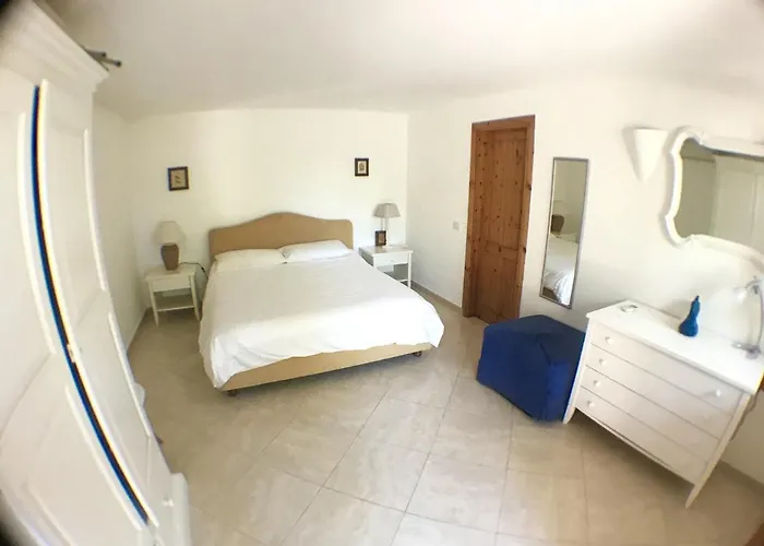 Porto Istana Beach House *